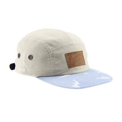 Op maat gedrukte corduroy snapback hoed met platte piek en leren riem