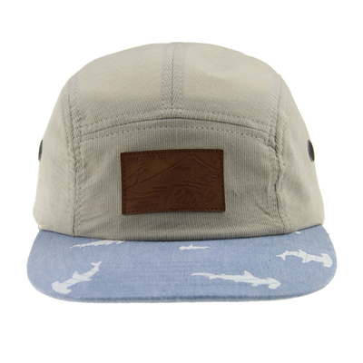 Op maat gedrukte corduroy snapback hoed met platte piek en leren riem