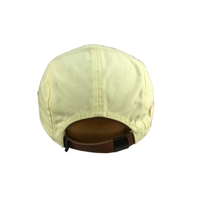 Borduurwerk Logo Vijfpaneel Camp Cap Met Flat Suede Visor Buckle Closure