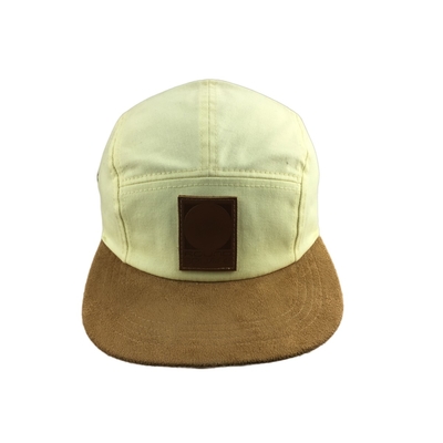 Borduurwerk Logo Vijfpaneel Camp Cap Met Flat Suede Visor Buckle Closure